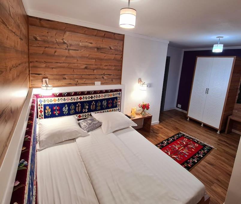 Pensiune Subcrai Cu Centru Spa Zărneşti Eksteriør bilde